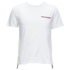 THOM BROWNE - Tshirt in cotone bianco a righe iconiche con tasca applicata Sz. 1 S