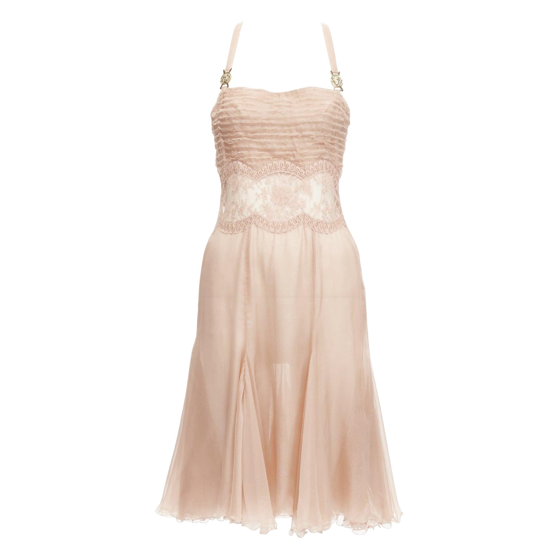 VERSACE 2005 Abito in chiffon di pizzo trasparente con fibbie Medusa in oro nudo IT38 XS