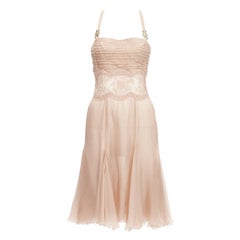 VERSACE 2005 Abito in chiffon di pizzo trasparente con fibbie Medusa in oro nudo IT38 XS
