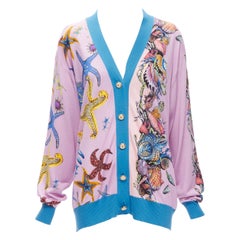VERSACE 2021 Tresor De La Mer Rosa Seesterne-Strickjacke mit Seesternenmuster IT44 L