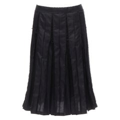 Issey Miyake Fete nero con pizzo e pieghe a scatola gonna svasata a pieghe al ginocchio JP2 M