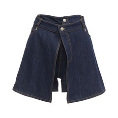 Alexander McQueen, pantaloncini in denim blu con doppia cintura e logo a strati, 24".