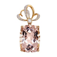 Ciondolo d'epoca Red Carpet in oro con Morganite e diamanti da 18.17 carati