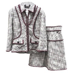 Chanel 13K$ Elegant White Tweed Suit with CC Buttons