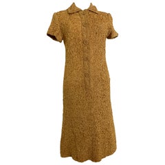 Anfang der 60er Jahre senffarbenes Hemdblusenkleid mit Reißverschluss / Knopfleiste