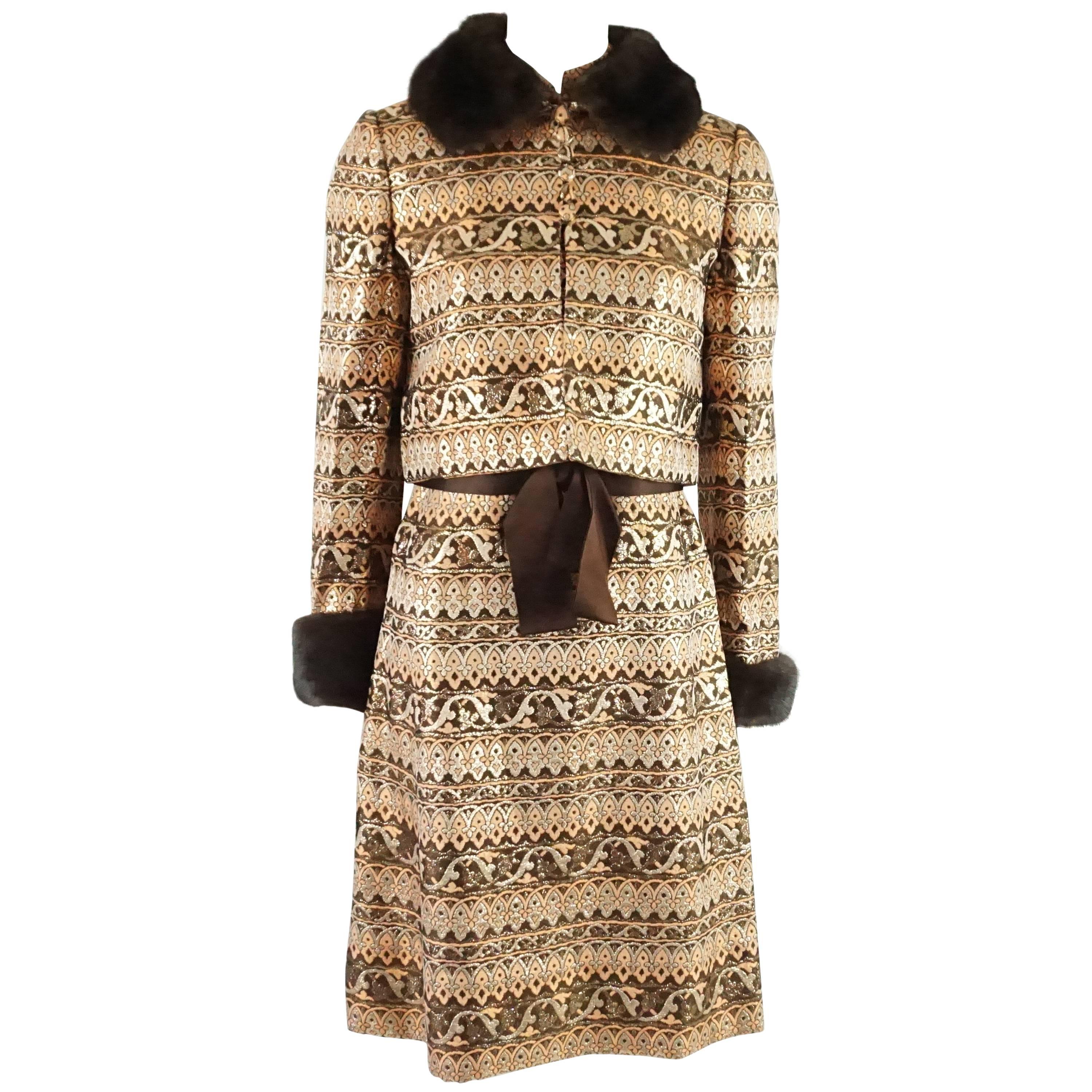 Adele Simpson - Robe en brocart orange et bronze avec veste et bordure en vison - M