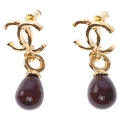 Boucles d'oreilles Chanel en métal doré et pierre brune