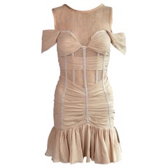 Dolce & Gabbana, mini-robe de défilé S/S 2007 à épaules dénudées et empiècements en maille transparente