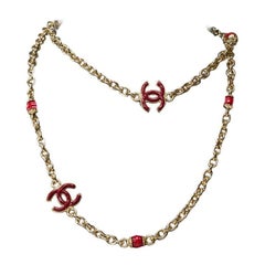 Chanel Necklace in gold metal and bordeaux pearl