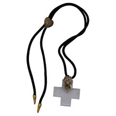 Yves Saint Laurent by R. Goossens Collier pendentif croix en cristal de roche vintage