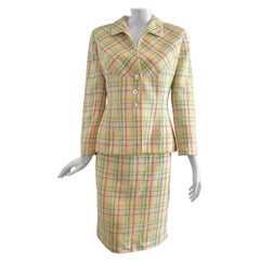 Traje con falda de tweed color caramelo Valentino de los años 90