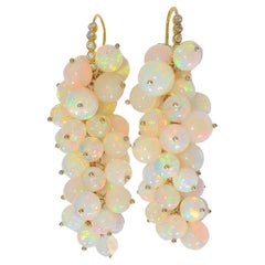 Pendientes finos de ópalo blanco etíope en oro amarillo macizo de 14 quilates, diamantes