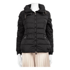 Moncler Nero Cappuccio pieghevole Piumino aderente taglia M.