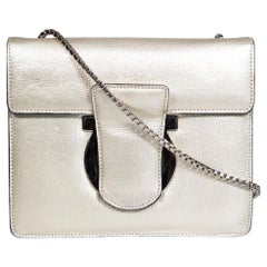 Salvatore Ferragamo Silberner Leder-Umhängetasche
