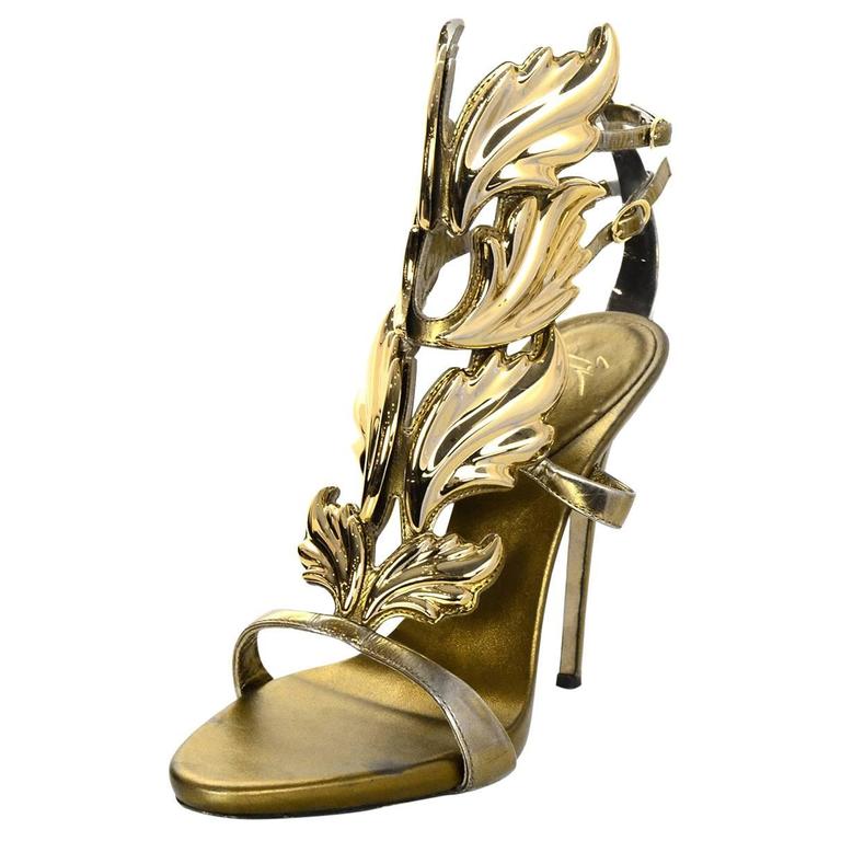 erhvervsdrivende lotus Støt Giuseppe Zanotti x Kanye West Gold Wings Sandals sz IT39 For Sale at 1stDibs