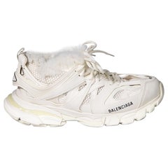 Balenciaga, scarpe da ginnastica bianche foderate di pelliccia sintetica, taglia IT 41