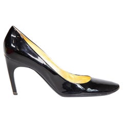 Roger Vivier Bombas negras de charol con punta redonda Talla IT 41