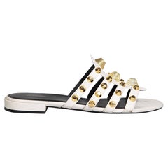 Balenciaga, pelle bianca con borchie, Arena, scivoli piatti taglia IT 39