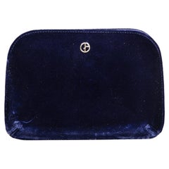Giorgio Armani: La Prima Clutch aus marineblauem Samt