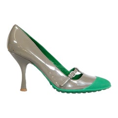 Bombas de charol gris Miu Miu talla IT 40