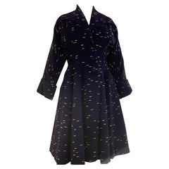 Début des années 1950 Lilli Ann Manteau ajusté et évasé en laine/cachemire marine avec grand col et poignets