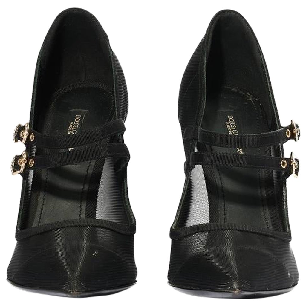 Décolleté firmati Dolce & Gabbanna, modello Mesh Buckle Pumps,misura 37. Realizzati in tela traforata  con hardware dorati. Presentano doppia fibbia regolabile sulla parte superiore. Altezza tacco 11. Si presentano in ottime condizioi con segni di