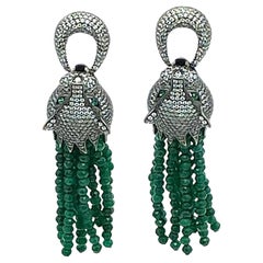 Boucles d'oreilles tête de dragon avec pompon en émeraude