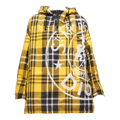 CHRISTIAN DIOR 2022 Laufsteg Popover aus gelbem Tartan mit halber Reißverschluss und Nylonhood aus Nylon XS