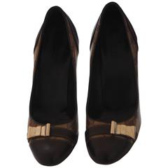 Gucci Vernish Leather GG Logo Gold Tone Hardware Decollete 2