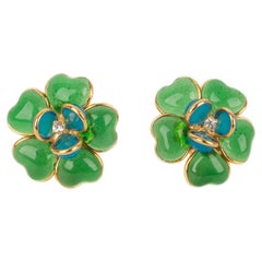 Boucles d'oreilles Augustine en métal doré avec pâte de verre verte et bleue