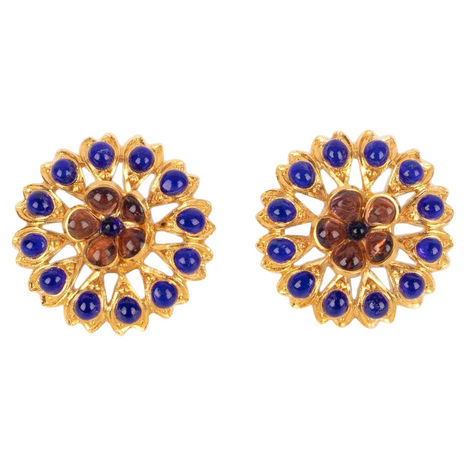 Boucles d'oreilles ajourées Augustine en métal doré avec pâte de verre
