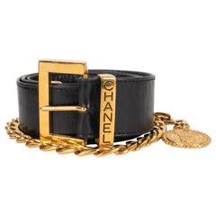 Cinturón Chanel de metal dorado y cuero, años 90