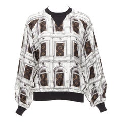 Seltener LOUIS VUITTON FORNASETTI Pullover aus 100 % Seide mit Monogramm und Grafikdruck in Kurzform S