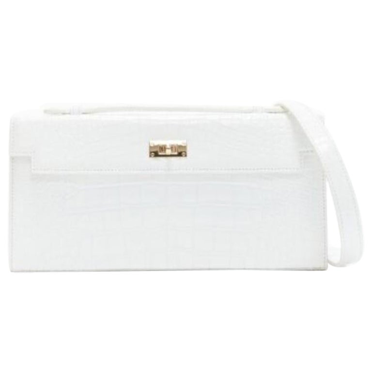 FERIDA YANG Pochette à long rabat sur mesure en cuir écaillé blanc mat avec boucle dorée en vente