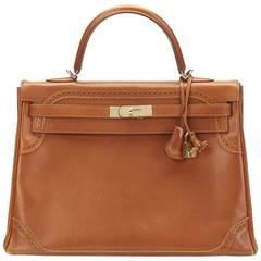 Hermès - Sac Kelly Retourne 35 cm Ghillies en cuir fauve veau tadelakt, 2012