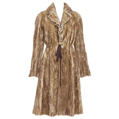 PRADA 2002 Runway Vintage manteau long en fourrure naturelle marron avec cordon de serrage en soie