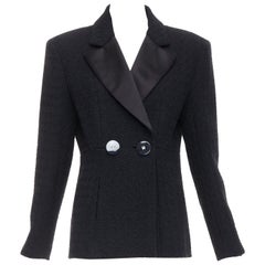 Chanel 17A Runway Paris Cosmopolite giacca smoking doppiopetto in tweed nero