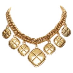 CHANEL Vintage gold quilted Rhombus charm chain choker necklace