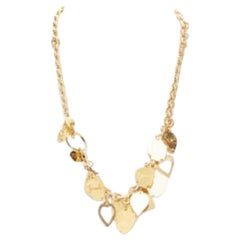 Dsquared2 Collier Vintage By By By, avec des noms de garçons gravés et des breloques en forme de coeur.