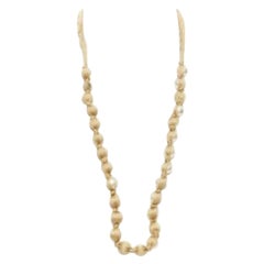 LANVIN ALBER ELBAZ Goldfarbene lange Halskette mit Seidenband und cremefarbener Perle