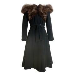 Manteau Hollywood Starlet des années 1940 avec col et ceinture en renard inhabituels