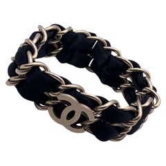 Chanel Gold Metall und schwarzes Band mit doppelter Kette CC Logo-Armband mit schwarzem Band