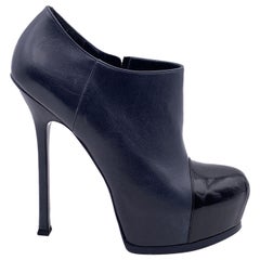 Yves Saint Laurent - Bottines à bout court en cuir bleu marine 40