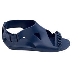 Givenchy Sandalias planas de gelatina azul con detalle de cadenas talla 39