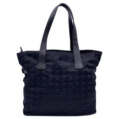 Chanel 2000er Schwarze Nylon New Travel Line Tote Umhängetasche aus Nylon