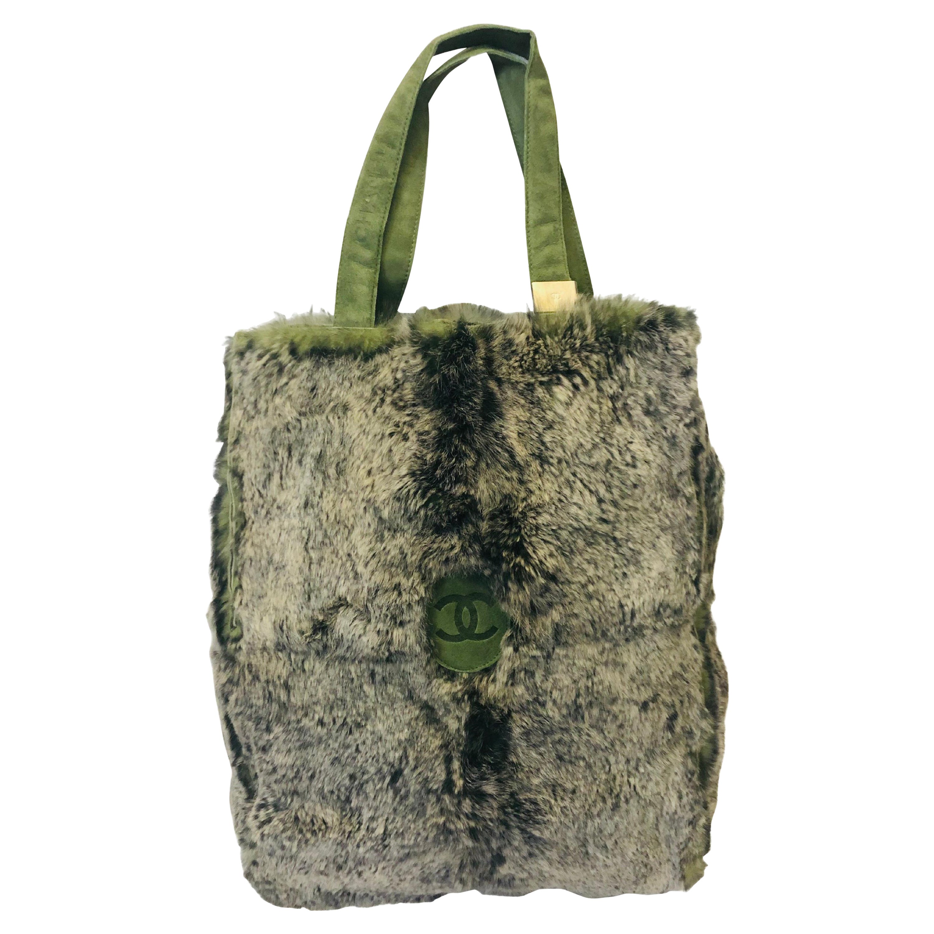 Chanel green “CC” fur and suede tote bag