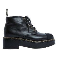 2020 Chanel Derbys Gavroche FR38.5 Schwarz Leder Grain Stiefel UK Neu