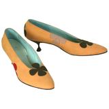 Margaret Jerrold charmantes escarpins à talons chatons avec appliques florales
