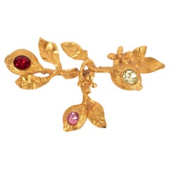 Christian Lacroix Brosche mit Strasssteinen