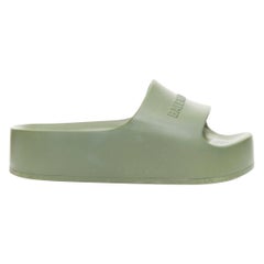 BALENCIAGA Toboganes de goma con plataforma y logotipo en relieve verde grueso EU36